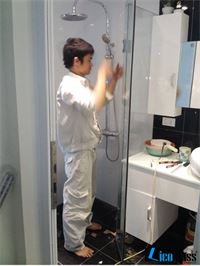 MẪU VÁCH TẮM KÍNH CHUNG CƯ 135 ĐỘ 