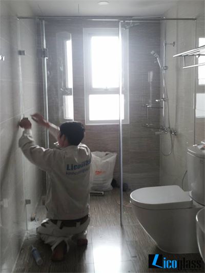 VÁCH TẮM KÍNH CHUNG CƯ GOLDEN PALACE  